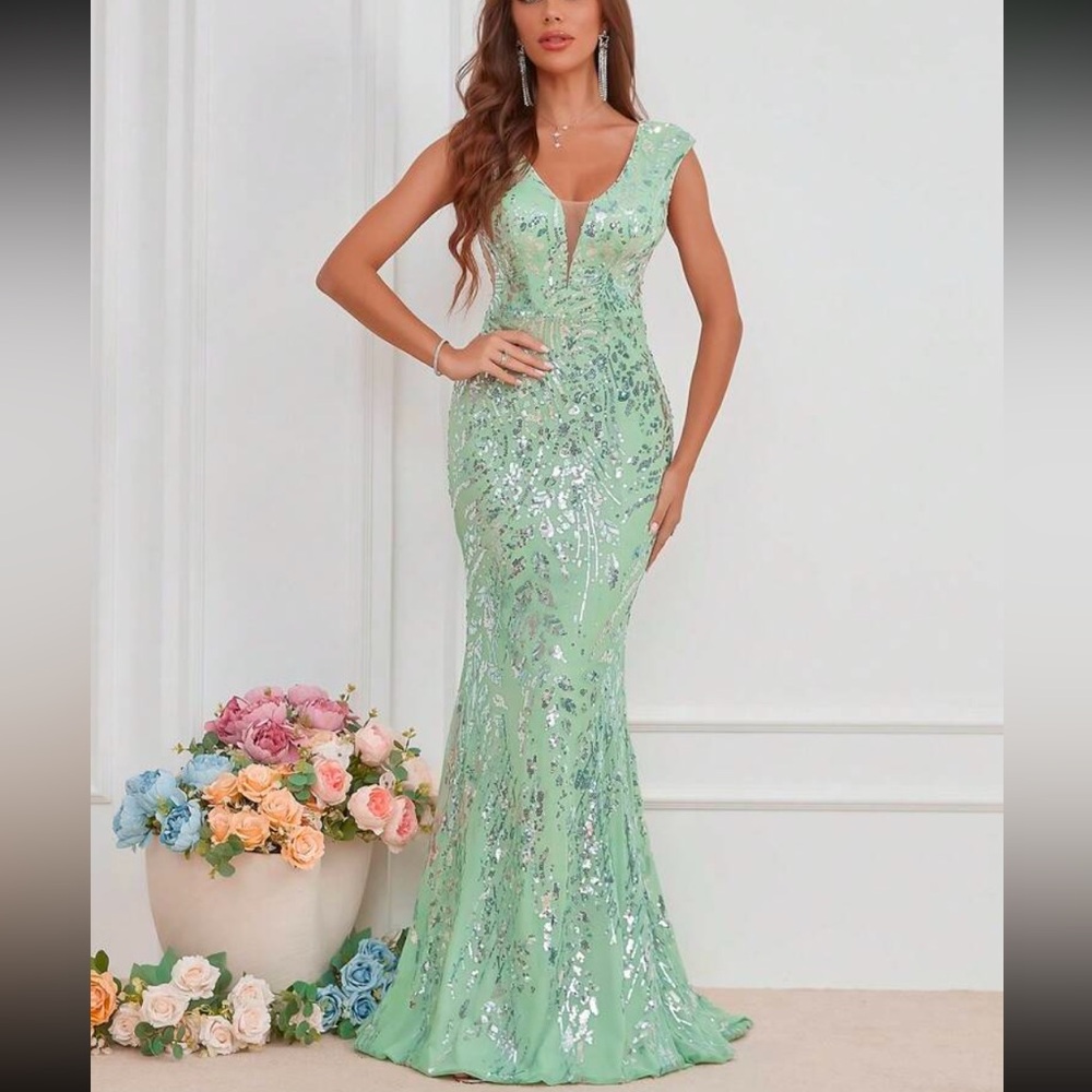 Elegant Green Sequin Evening Gown